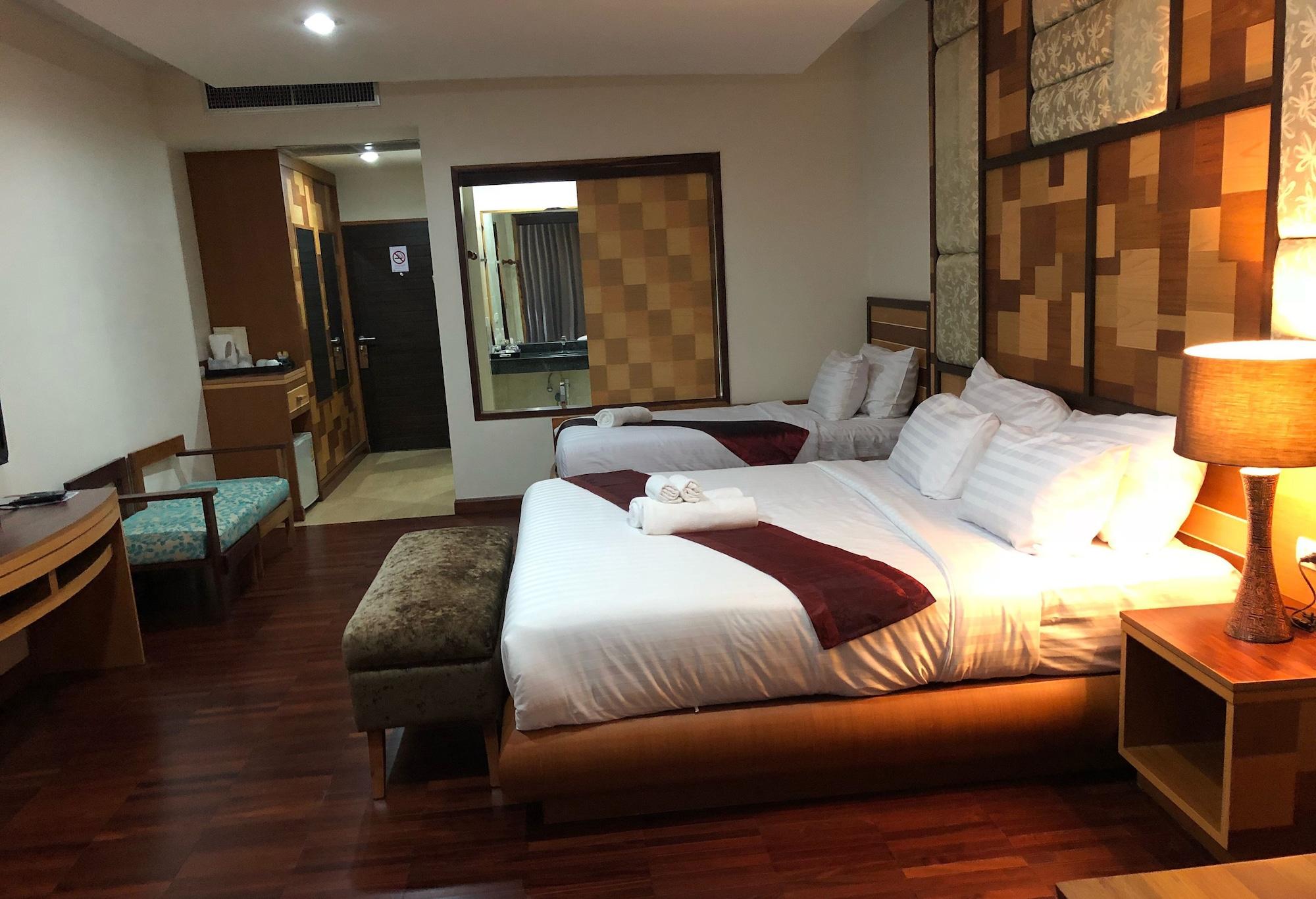 Taman Resort Фитсанулок Екстериор снимка