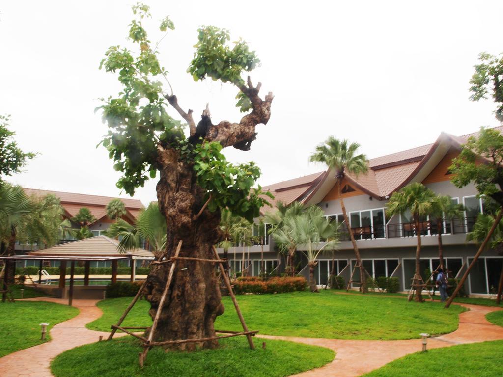 Taman Resort Фитсанулок Екстериор снимка